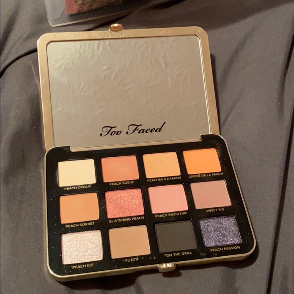 White peach too faced pallete